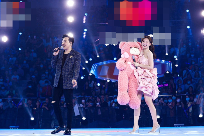 Tạo hình này của Hari Won, nếu ví như một công chúa hoa bềnh bồng, trẻ trung thì cũng chẳng ngoa. 