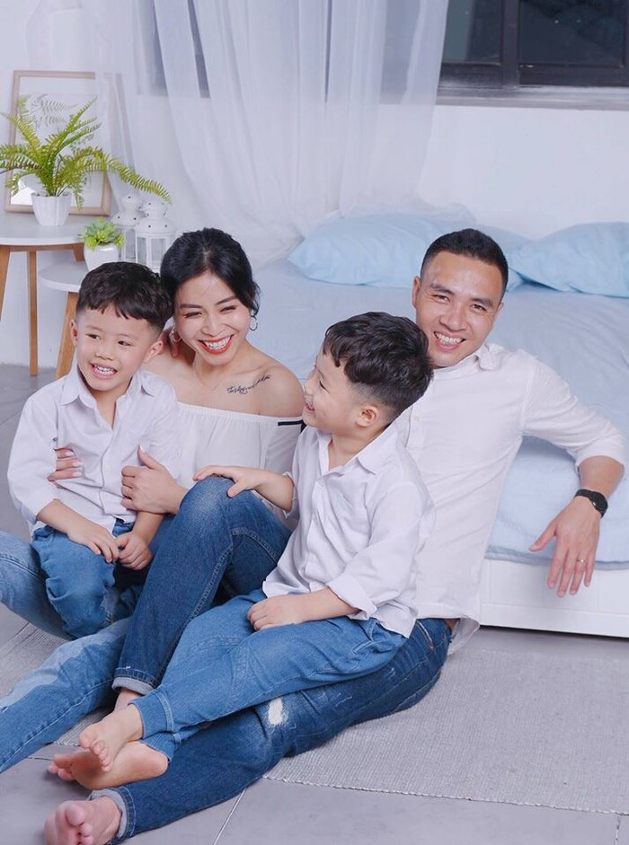 Mừng sinh nhật ông xã, MC Hoàng Linh 'chơi lớn' tung loạt ảnh 'khóa môi' bạn đời Ảnh 7