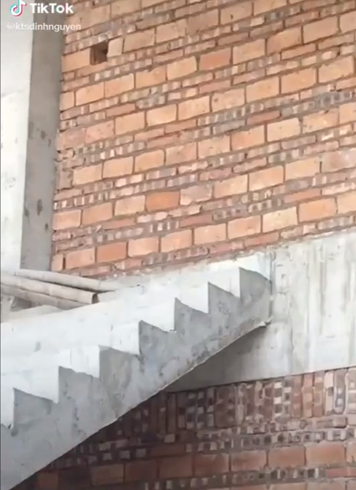 Đích đến lại là bức tường vững chắc, thật khó hiểu