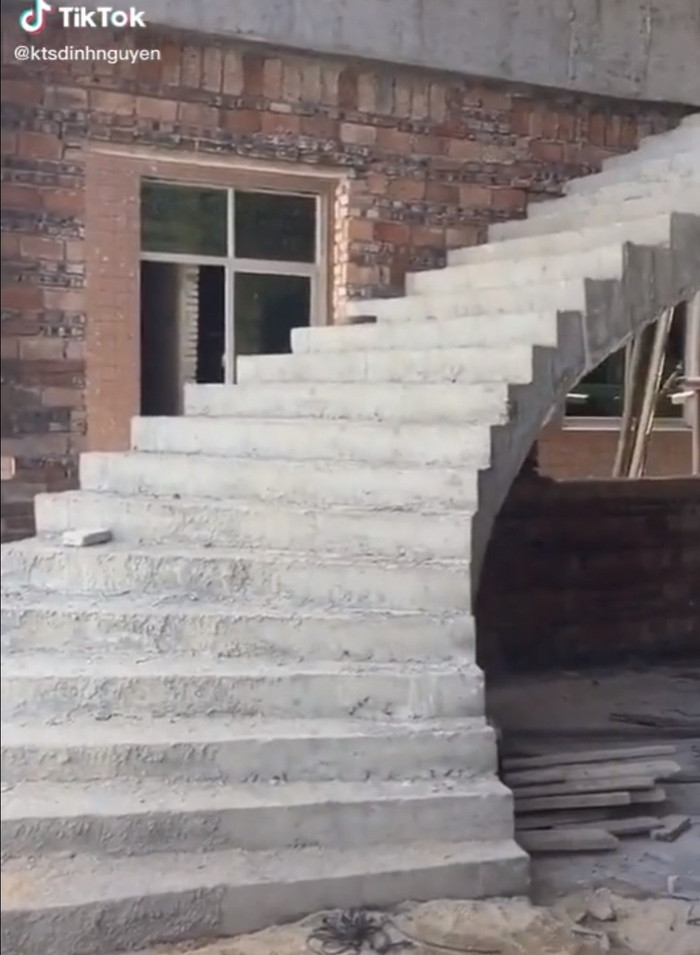 Cầu thang khiến dân mạng tranh cãi: Không dành cho người đang bế tắc, nhìn đã muốn 'đâm đầu vào tường' Ảnh 4