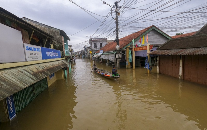 Bão số 13 rất phức tạp, nhiều khả năng đổ bộ vào khu vực Trung Trung Bộ Ảnh 2