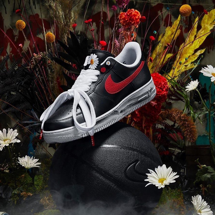 Đôi giày hoa cúc phiên bản 1 Nike x Peaceminusone “cháy hàng” trong tích tắc