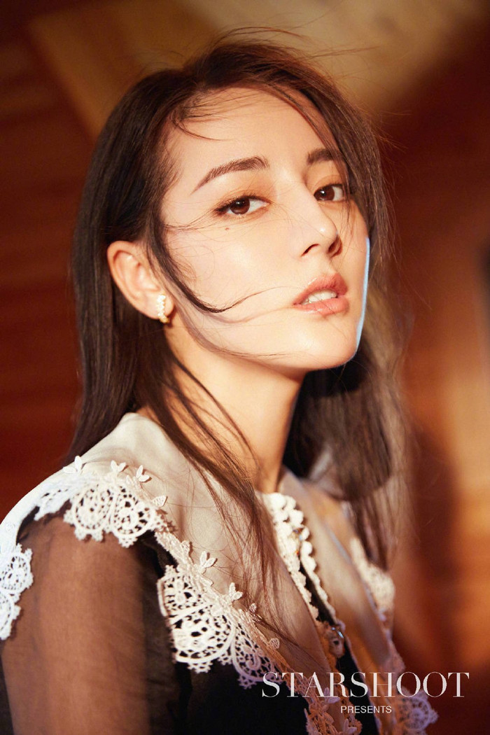 Dương Tử 'khá giả' thêm nhờ vụ kiện fan của Ngô Diệc Phàm, fan Địch Lệ Nhiệt Ba kiện fan Dương Tử Ảnh 12