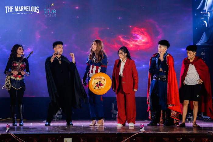 Vở kịch năm nay được lấy cảm hứng từ các siêu anh hùng