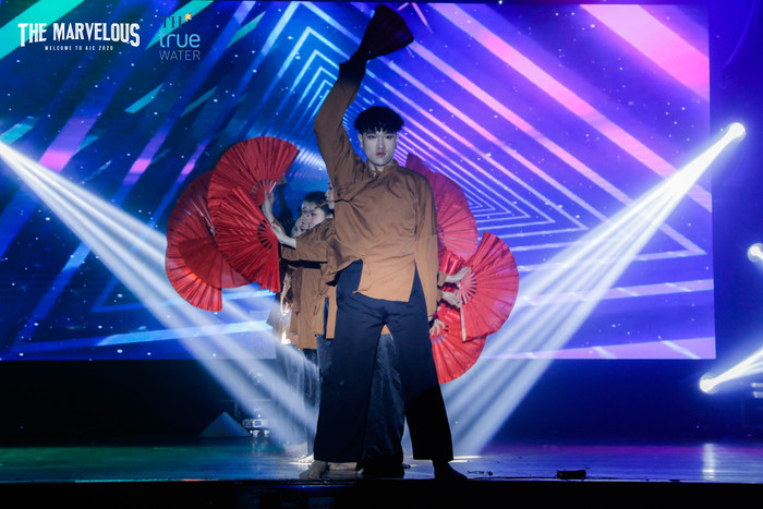 Với tiết mục múa Kungfu, khán giả đã được chiêm ngưỡng tài năng đến từ các bạn sinh viên Đội Vũ đạo - Đội Văn nghệ Xung kích.