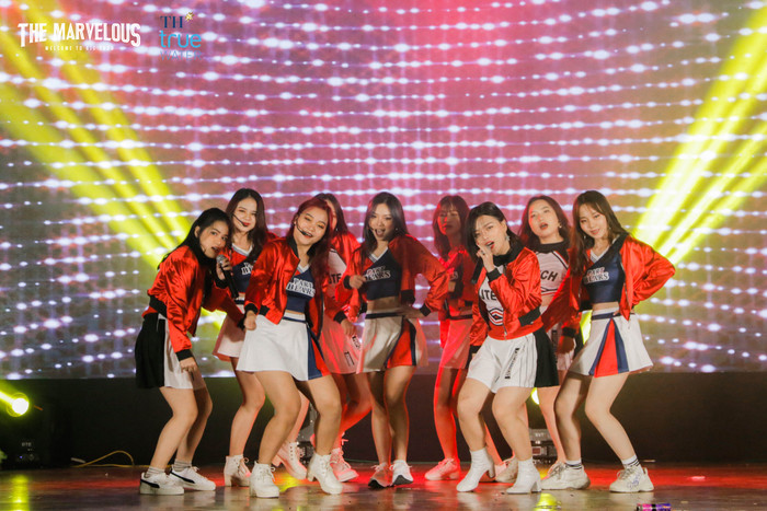 Các cô gái hóa thân thành nhóm nhạc SNSD đình đám khiến khán giả không thể ngồi yên và hào hứng nhún nhảy theo điệu nhạc.