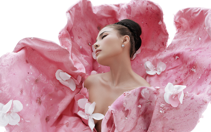 Thúy Diễm gợi cảm hút mắt, hóa thân 'tiên hoa tỷ tỷ' khoe trọn làn da nâu Ảnh 2