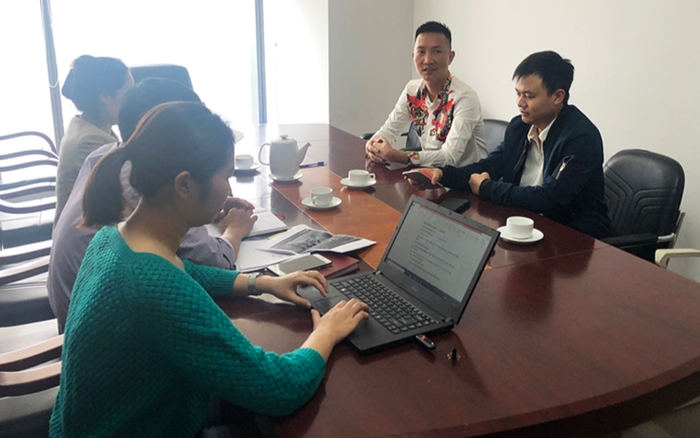 Cắt ghép clip bản tin từ thiện vùng lũ của VTV, 'Huấn Hoa Hồng' bị xử phạt 7,5 triệu đồng Ảnh 2