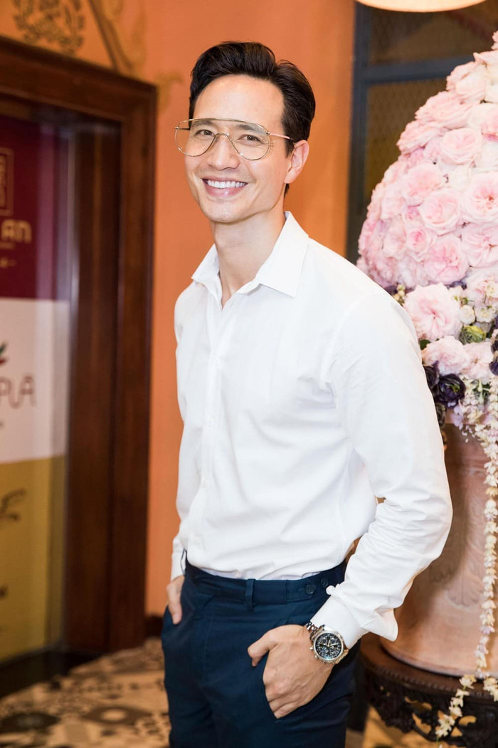 Cơ thể vạm vỡ, rắn chắn nên anh chàng diện kiểu đồ này rất đẹp.