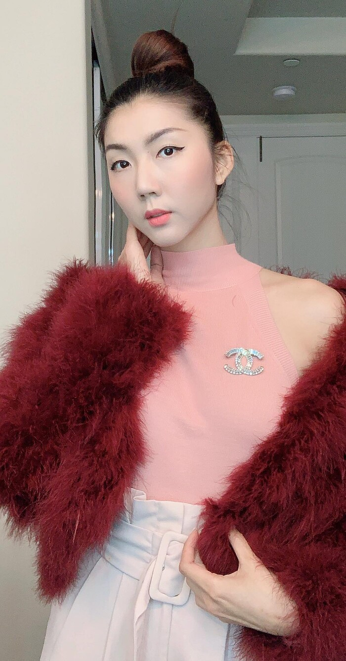 Cũng vì vụ kiện kéo dài mà cô trở nên sống khép kín, không dám công khai các mối quan hệ tình cảm của mình trong thời gian đó