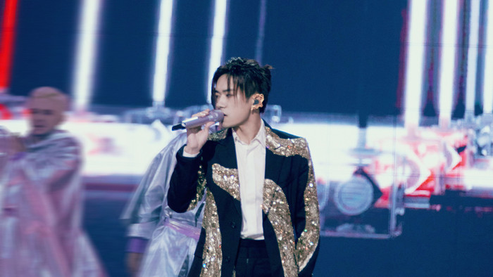 Sân khấu 'Double 11' của Dịch Dương Thiên Tỉ bỗng xuất hiện trên các trang báo mạng của nhiều quốc gia Ảnh 13