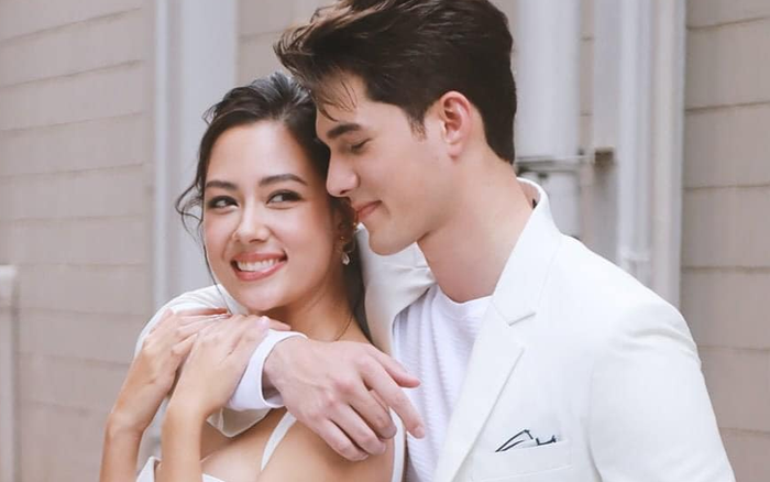 Mik Thongraya cực điển trai bên cạnh Sammy Cowell trong lễ khai máy phim 'Talay Luang' Ảnh 2