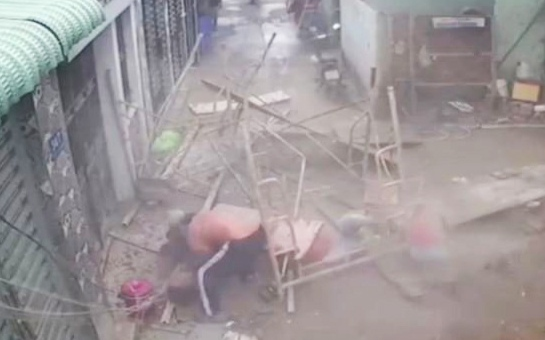 Sập giàn giáo công trình nhà ở, 3 công nhân bị thương Ảnh 2