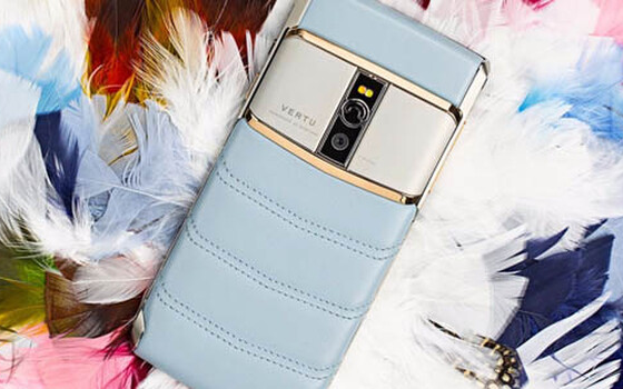 6 chiếc điện thoại khiến bạn thốt lên iPhone 12 Pro Max còn rẻ chán Ảnh 2