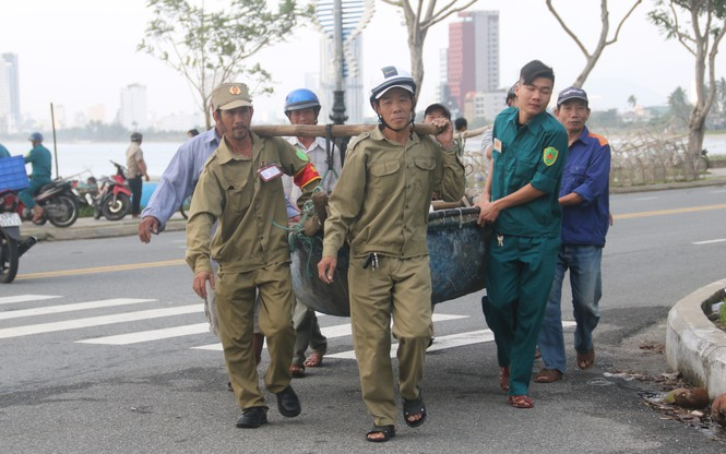 Đà Nẵng yêu cầu người dân không ra khỏi nhà từ 12h ngày 14/11 để phòng chống bão số 13 Ảnh 2
