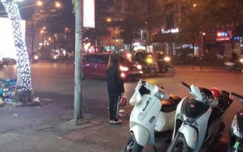 Nữ sinh năm nhất đứng 30 phút đợi chú xe ôm quay lại trả tiền thừa: 'Đúng là manh chiếu mới...' Ảnh 2