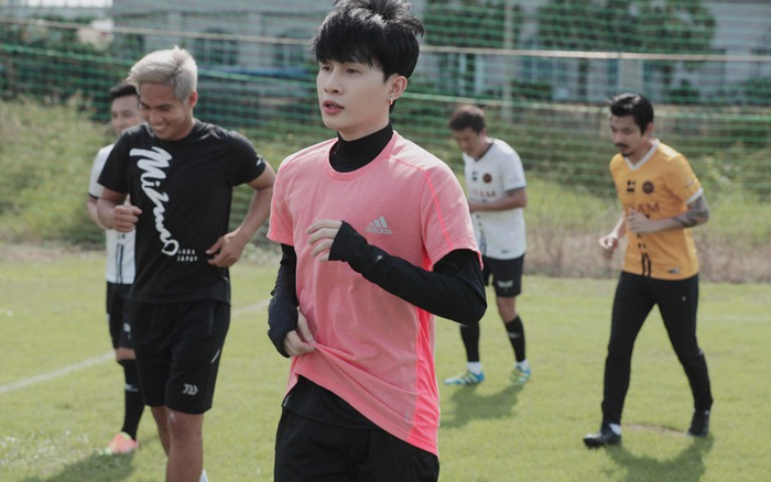 Diễn viên Huy Khánh choáng váng vì fan Jack mai phục quá đông Ảnh 2