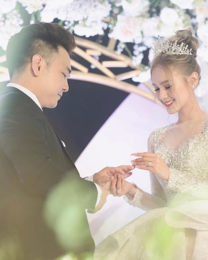 So kè thực đơn 'sơn hào hải vị' giữa hai 'siêu đám cưới': Công Phượng và streamer Xemesis Ảnh 5