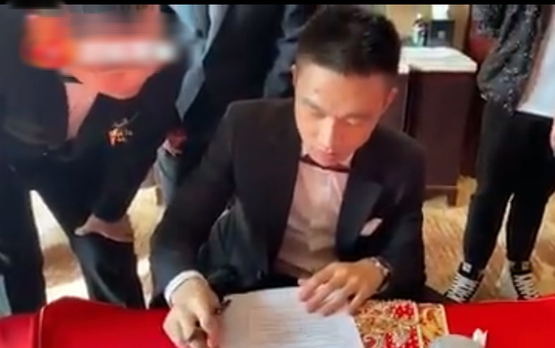 Đến đón dâu, chú rể bị bắt làm bài kiểm tra IELTS khiến nhà trai toát mồ hôi hột Ảnh 2