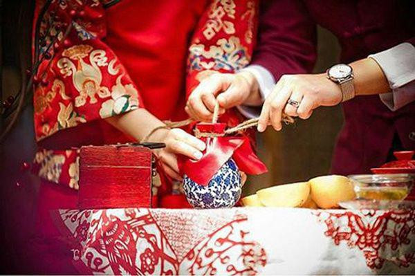 Triệu Lâm đòi 300.000 tệ tiền sính lễ và một chiếc ô tô trị giá 200.000 tệ. Ảnh minh họa