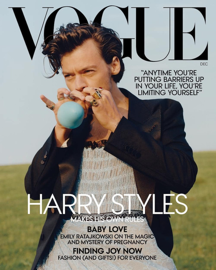 Nam ca sĩ điển trai người Anh Harry Styles trên bìa tạp chí tháng 12 trên Vogue Mỹ