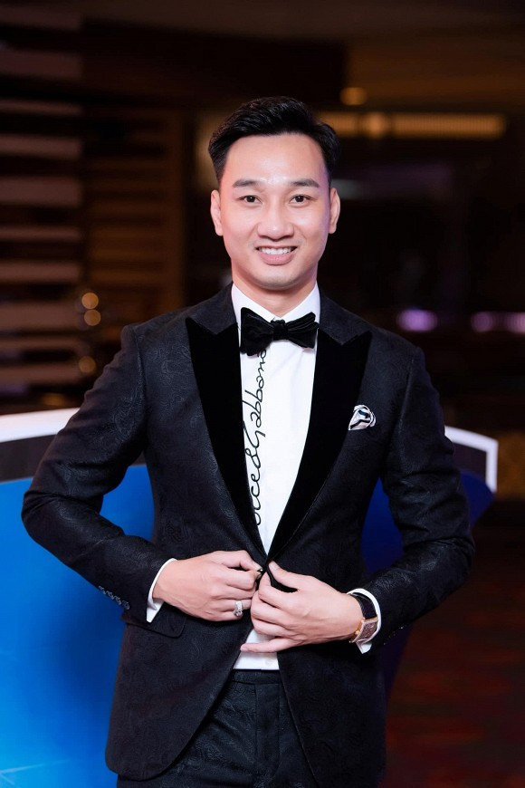 Khoe ảnh 'ngày ấy - bây giờ', MC Thành Trung bị đồn đoán từng 'dao kéo' vì nhan sắc quá khác biệt Ảnh 4