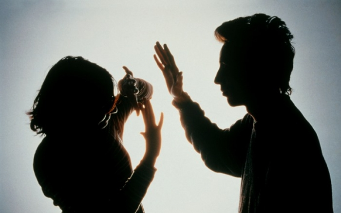 Thấy mẹ bị bố bạo hành, nam sinh đứng ra bênh vực liền bị cả hai bên nội ngoại mắng nhiếc, chửi rủa Ảnh 2