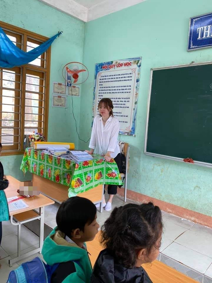 Sau lùm xùm 'cắm sừng' Quang Hải, Huỳnh Anh bất ngờ xuất hiện trên bục giảng Ảnh 4