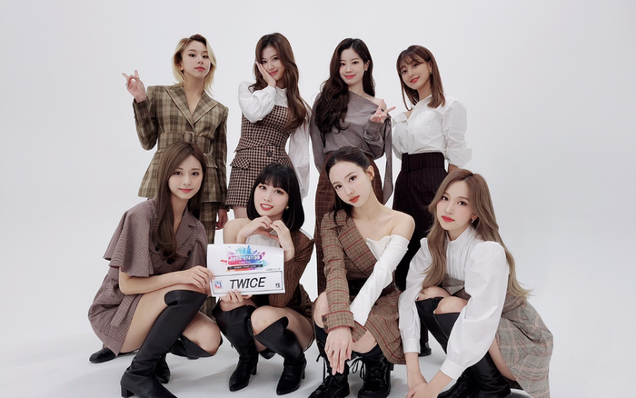 Hát live ca khúc Nhật mới, Twice nhận mưa lời khen Ảnh 2