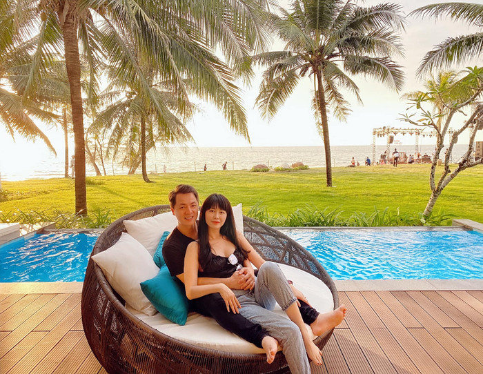 Để tận hưởng những giây phút riêng tư bên nhau, cặp đôi đã gửi hai con ở nhà để thoải mái vi vu