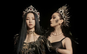 Karina (aespa) đẹp ma mị cạnh người mẫu Jang Yoon Ju trong intro mới của 'Black Mamba' Ảnh 2