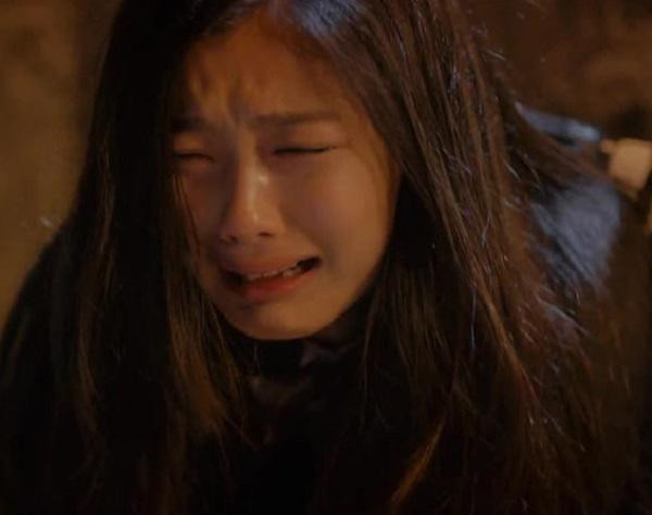 Nữ sinh buồn bã khi bị gia đình người yêu chế giễu chỉ vì khiếm khuyết bị ...hô răng. Ảnh minh họa