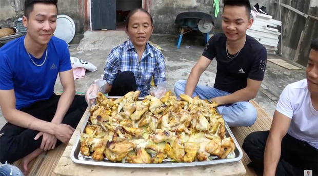 Dù sao mâm cánh gà thơm phức cũng mang đến một bữa tiệc thật vui cho mọi người