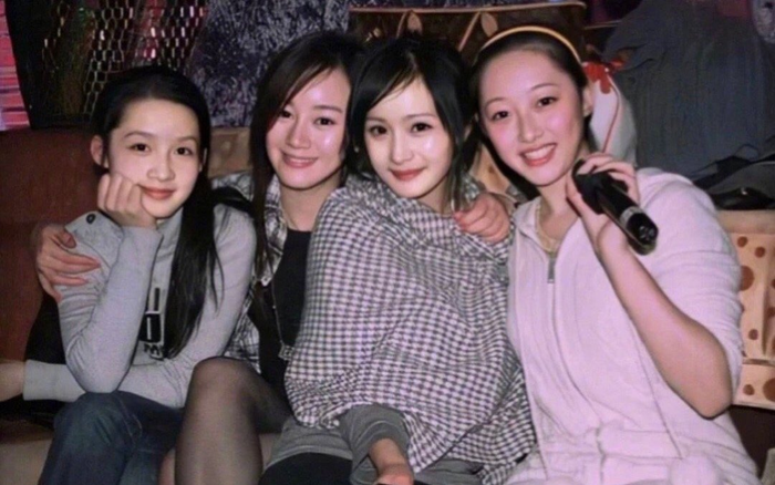 Lộ ảnh chụp chung vào 12 năm trước, Dương Mịch áp đảo nhan sắc Lý Thấm Ảnh 2