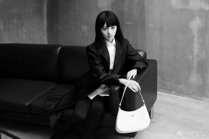 ...toát lên vẻ ngoài cá tính và lạnh lùng.