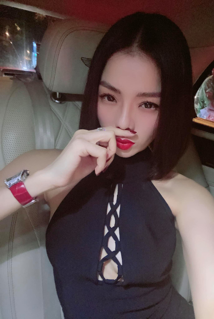 Lệ Quyên bị khán giả nhắc nhở khi đăng hình 'chổng mông phản cảm' Ảnh 3