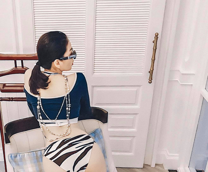 Lệ Quyên bị khán giả nhắc nhở khi đăng hình 'chổng mông phản cảm' Ảnh 1