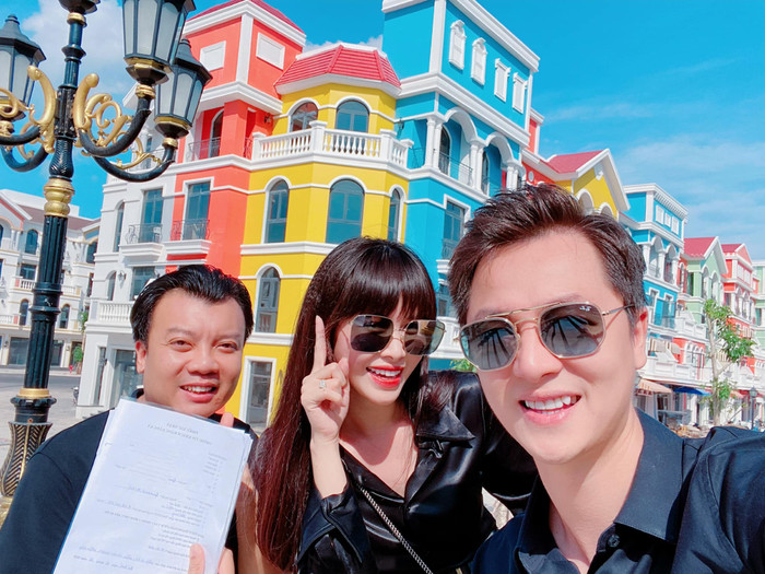 Đăng Khôi đúng chuẩn 'ông chồng của năm, mua loạt biệt thự khủng tặng vợ nhân dịp kỷ niệm 7 năm ngày cưới