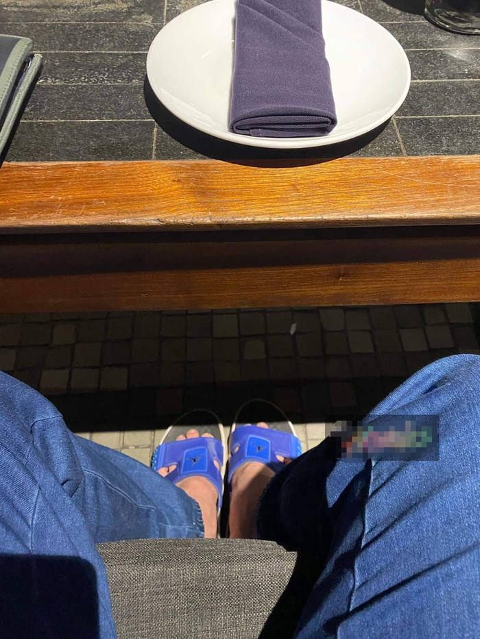 Đôi dép trị giá hai triệu của chàng trai