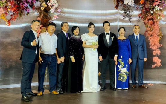 'Soi' váy và hoa cưới của cô dâu Viên Minh, nhìn đơn giản nhưng 'bóc' giá thì ai cũng hết hồn Ảnh 2