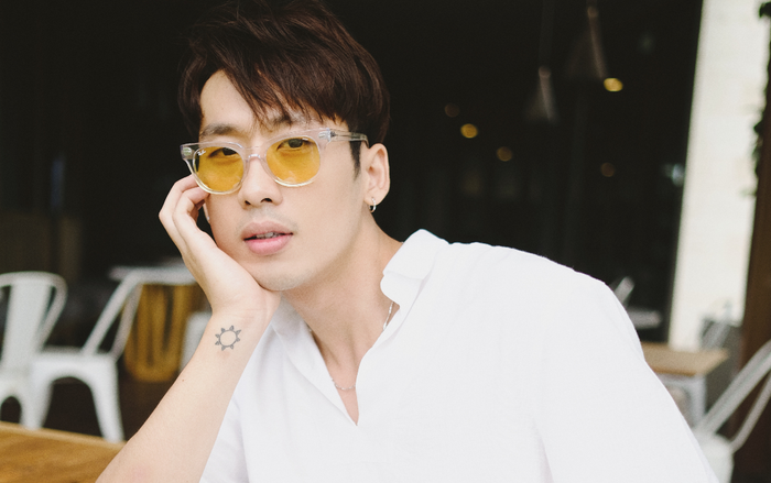 Hết làm con trai 'Bố già', Tuấn Trần khoe kỳ nghỉ xả hơi sang chảnh, khẳng định đẳng cấp nam thần Ảnh 2