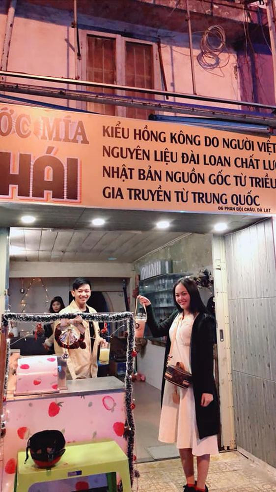 Nhiều bạn trẻ đến quán nước mía 'độc - lạ' này để thưởng thức và check -in.