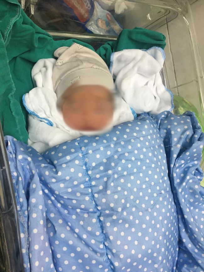 Hình ảnh cháu bé tại bệnh viện.