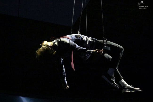 4 khoảnh khắc đáng nhớ khi BTS khóc trên sân khấu Ảnh 5