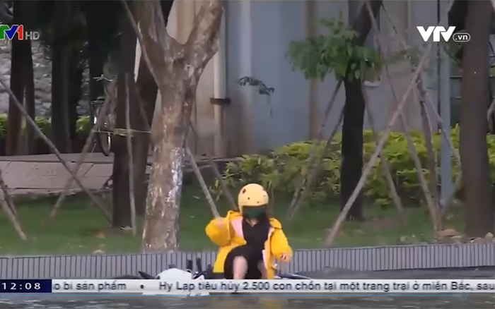 Té giữa triều cường 'một cách thần thái', cô gái bất ngờ được lên VTV Ảnh 2