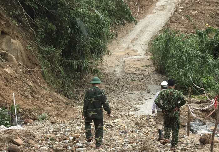 Thông tuyến đường vào thủy điện Rào Trăng 3, tiếp tục tìm kiếm 12 công nhân mất tích Ảnh 1