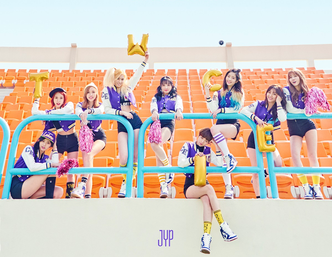 TWICE với bản hit Cheer Up