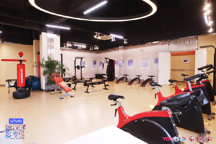 'Em trai' của show 'Tỷ tỷ đạp gió rẽ sóng' ra mắt: Bạn cùng nhóm nhạc của Tiêu Chiến cũng tham gia Ảnh 6
