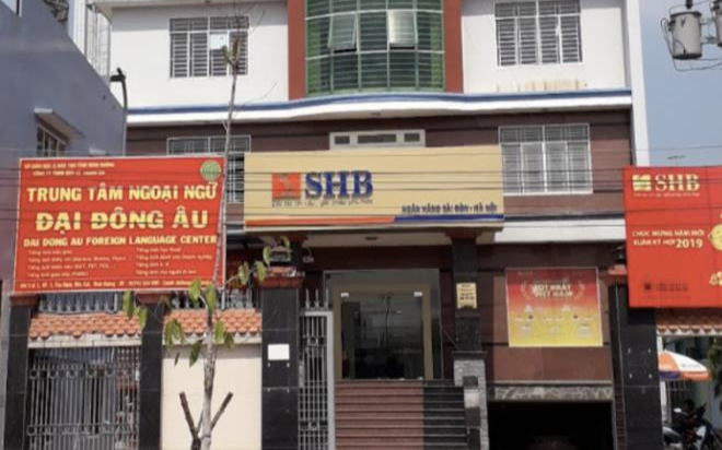 Nam thanh niên đe dọa nhân viên, cướp ngân hàng táo tợn ở Bình Dương Ảnh 2