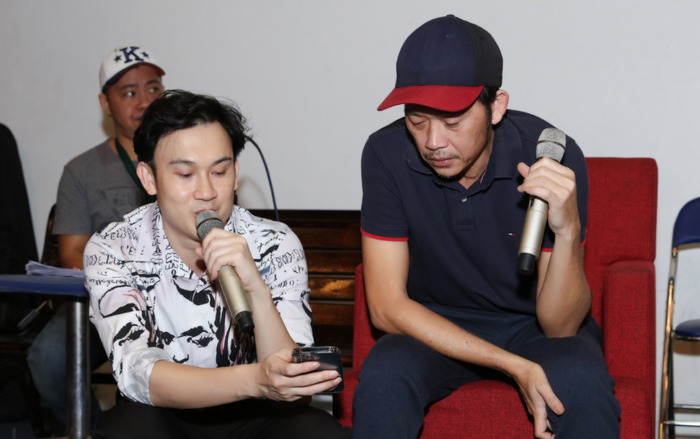 Dương Triệu Vũ và Hoài Linh tập luyện cho tiết mục đặc biệt tặng mẹ trong liveshow 'Dạ Nguyệt' Ảnh 2